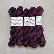 Load image into Gallery viewer, yarn hanks