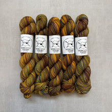 Load image into Gallery viewer, yarn hanks