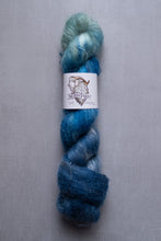 Load image into Gallery viewer, yarn hank