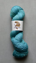 Load image into Gallery viewer, yarn hank