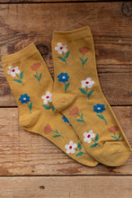 Load image into Gallery viewer, multicolor flower socks