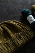 Load image into Gallery viewer, yarn hanks with knit hat