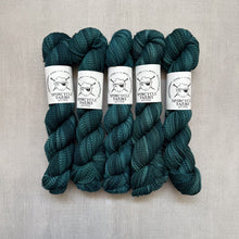 Load image into Gallery viewer, yarn hanks