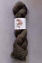 Load image into Gallery viewer, yarn hank