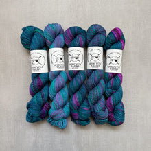 Load image into Gallery viewer, yarn hanks