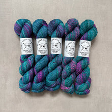 Load image into Gallery viewer, yarn hanks
