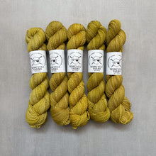 Load image into Gallery viewer, yarn hanks