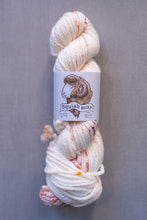 Load image into Gallery viewer, yarn hank