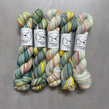 Load image into Gallery viewer, yarn hanks