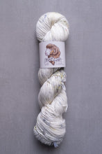 Load image into Gallery viewer, yarn hank