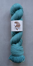 Load image into Gallery viewer, sapphire yarn hank