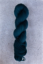 Load image into Gallery viewer, yarn hank