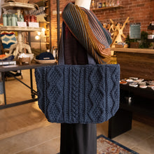 Load image into Gallery viewer, knitted handbag