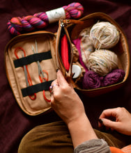 Load image into Gallery viewer, yarn kit zipper purse