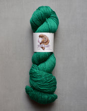 Load image into Gallery viewer, green foxy lady yarn hank