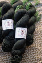 Load image into Gallery viewer, Spinsters Daughter Worsted