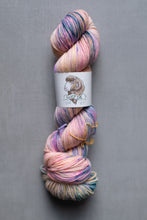 Load image into Gallery viewer, juicy dk starbies yarn hank