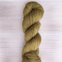 Load image into Gallery viewer, Foxy Lady Solids - The Farmer&#39;s Daughter Fibers - The Farmer&#39;s Daughter Fibers